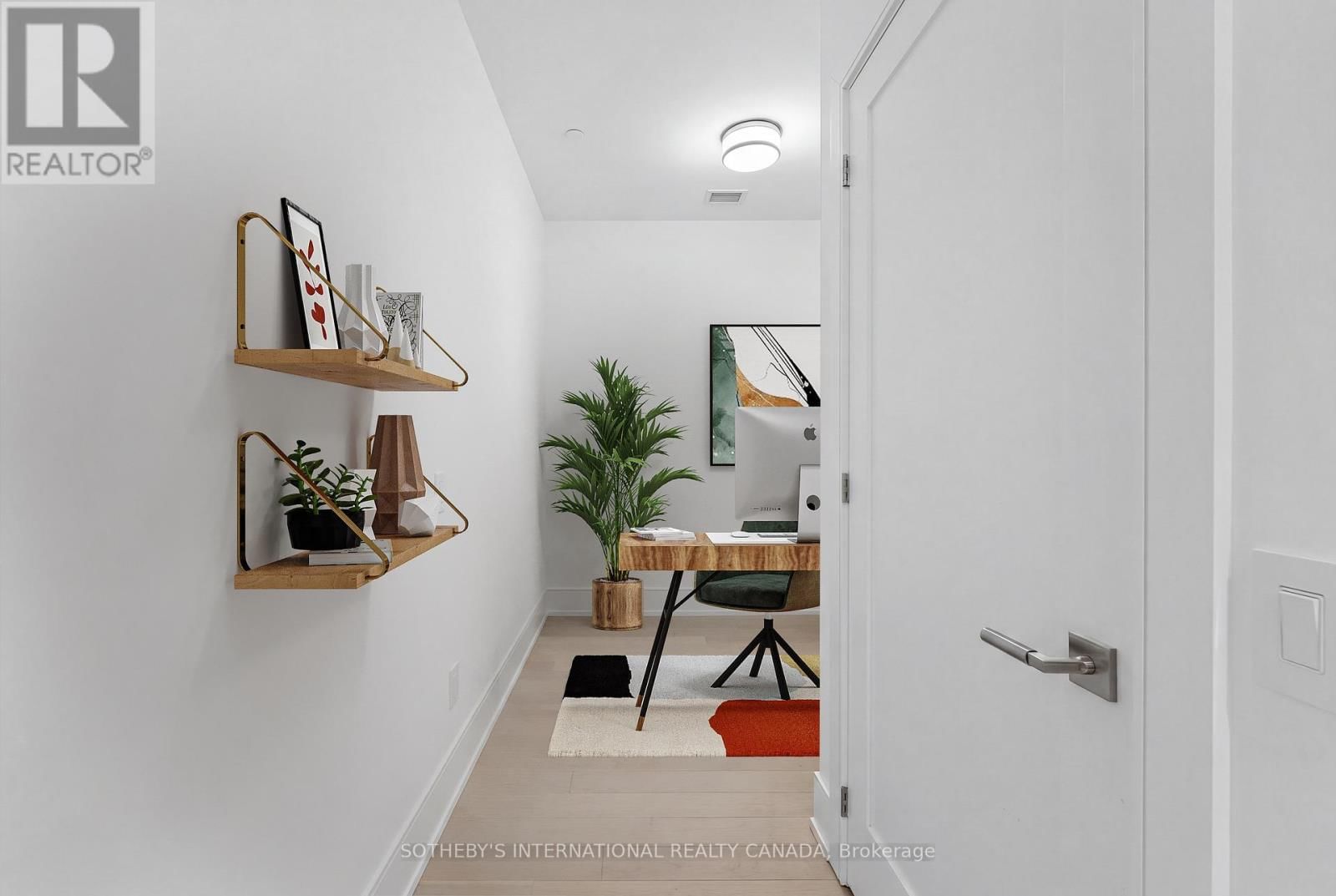 932 - 155 MERCHANTS' WHARF Image 9