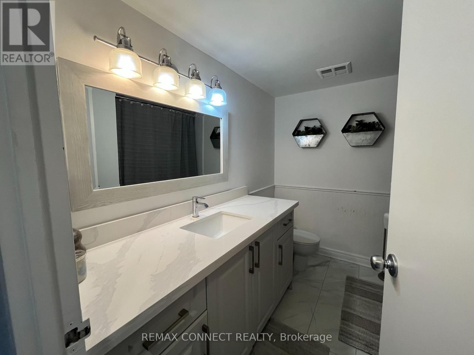 601 - 117 GERRARD STREET Image 19