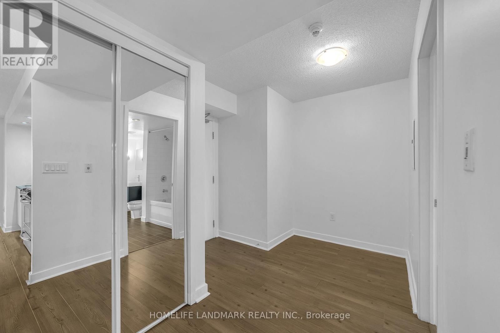 3511 - 25 TELEGRAM MEWS Image 23