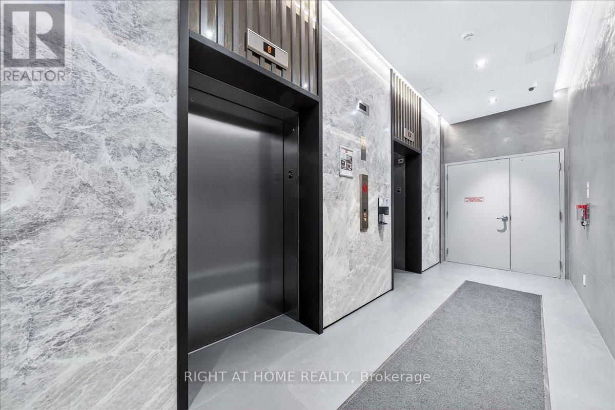 1907 - 215 QUEEN STREET WEST Image 4