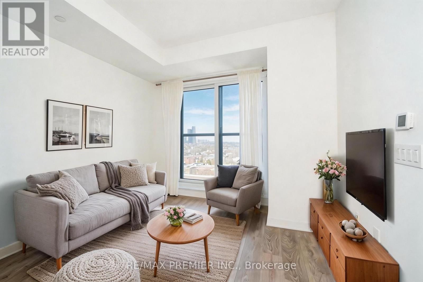 1309 - 130 RIVER STREET Image 4