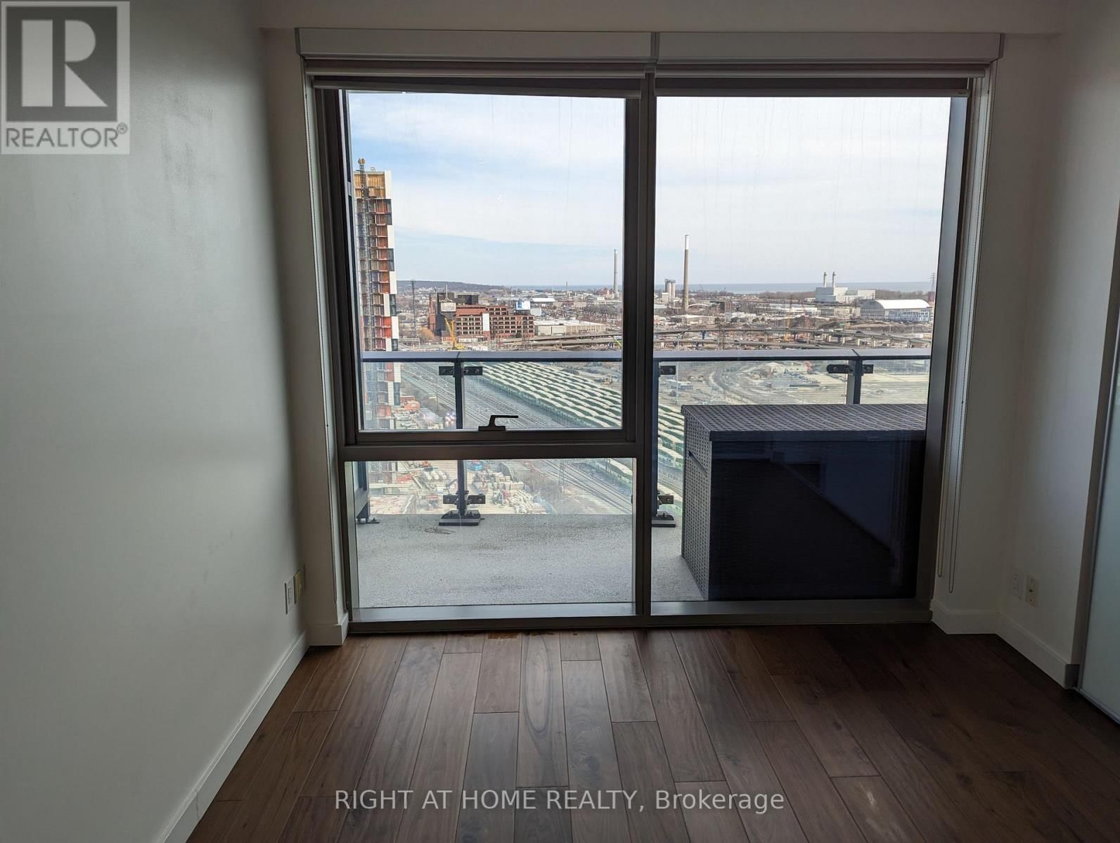 1907 - 390 CHERRY STREET Image 12