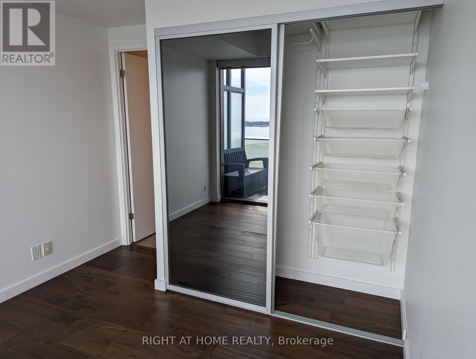 1907 - 390 CHERRY STREET Image 18