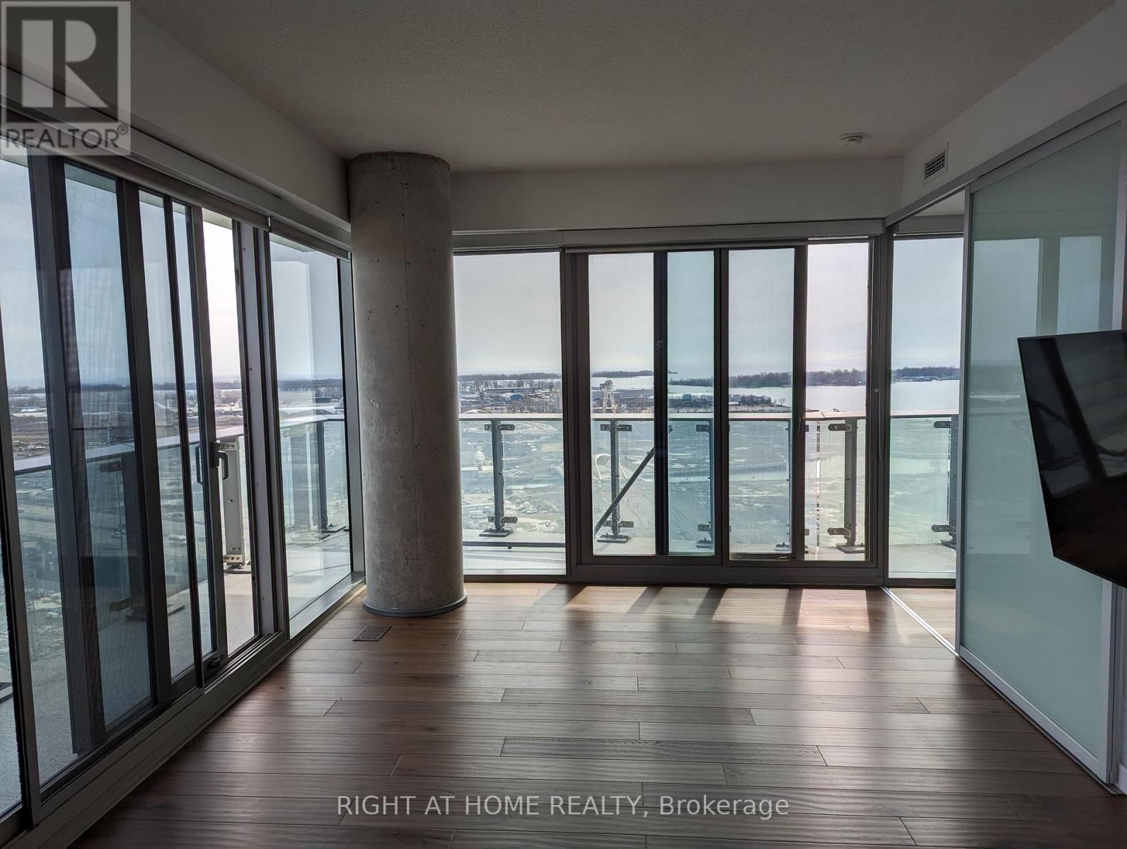 1907 - 390 CHERRY STREET Image 6