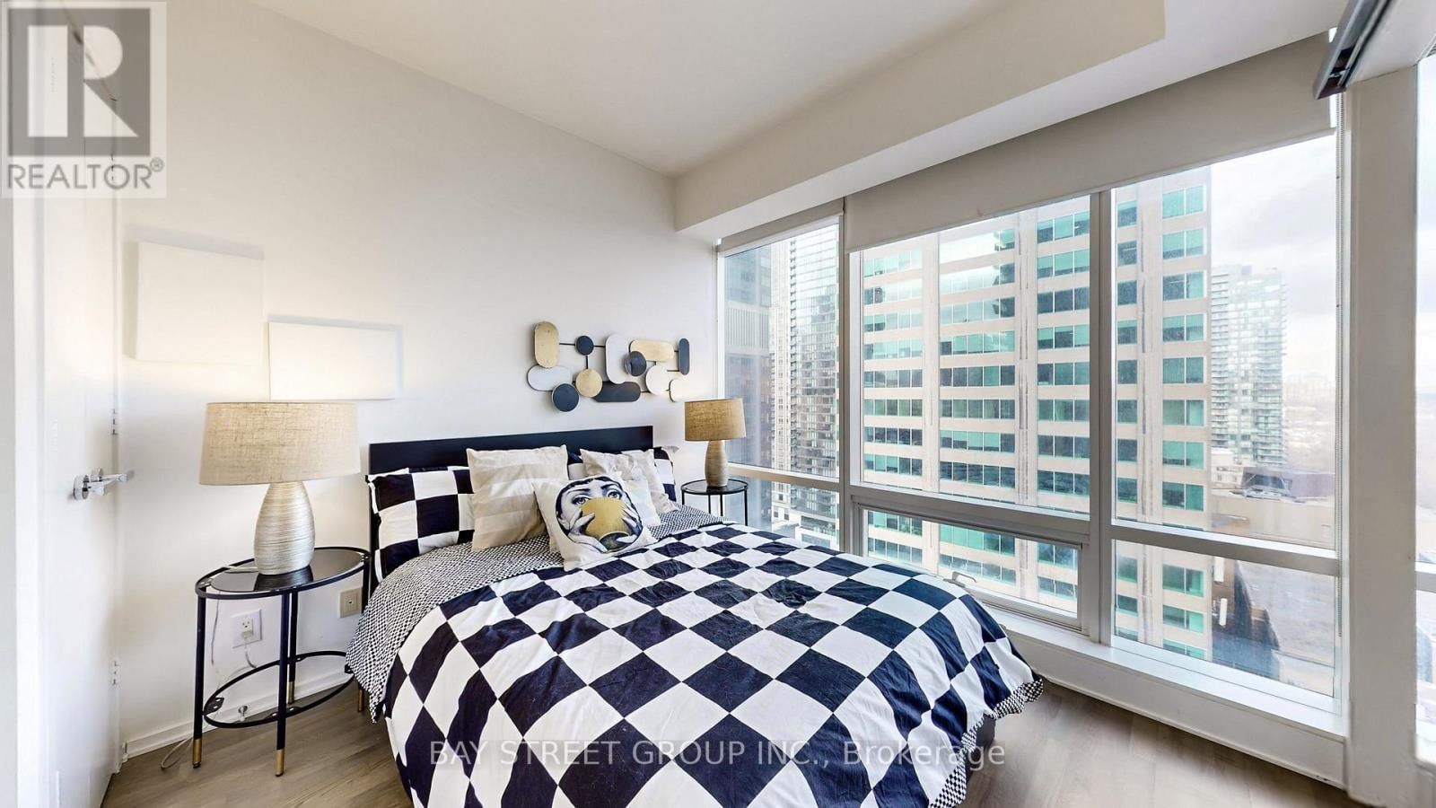 1701 - 1 BLOOR STREET EAST Image 21