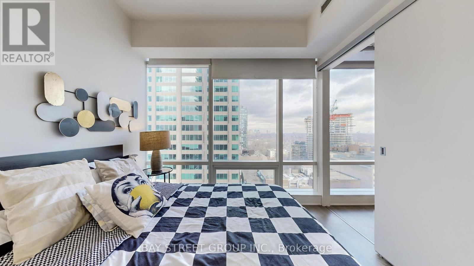 1701 - 1 BLOOR STREET EAST Image 22