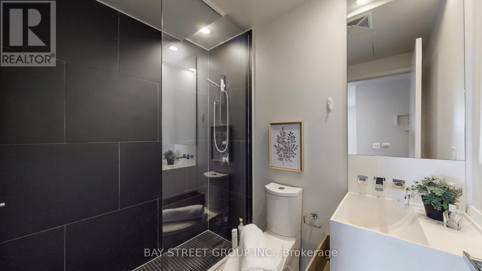 1701 - 1 BLOOR STREET EAST Image 27