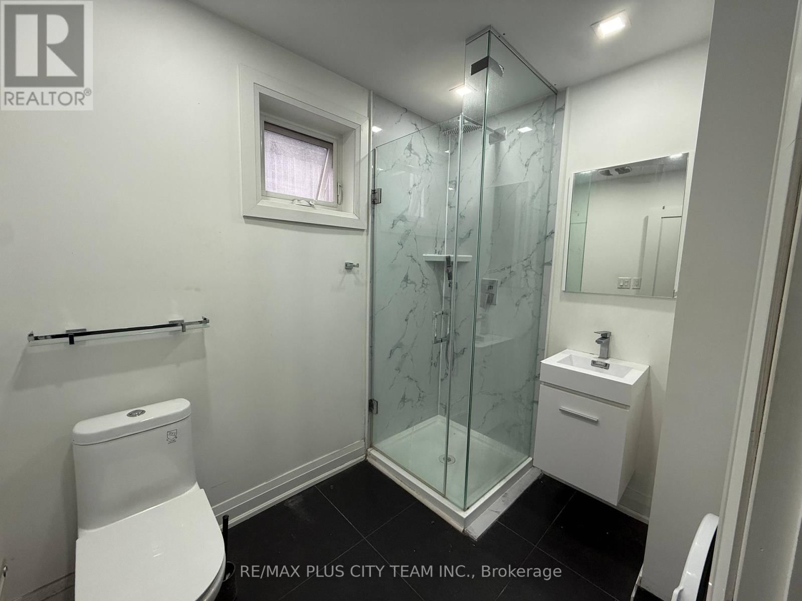 11 BADEN STREET Image 12