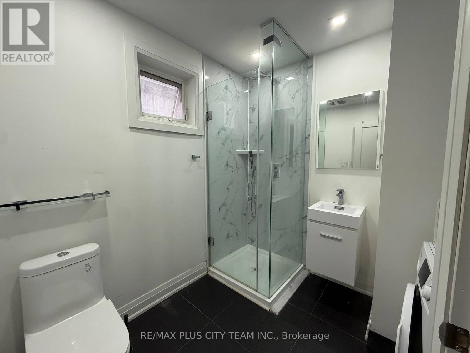 11 BADEN STREET Image 13