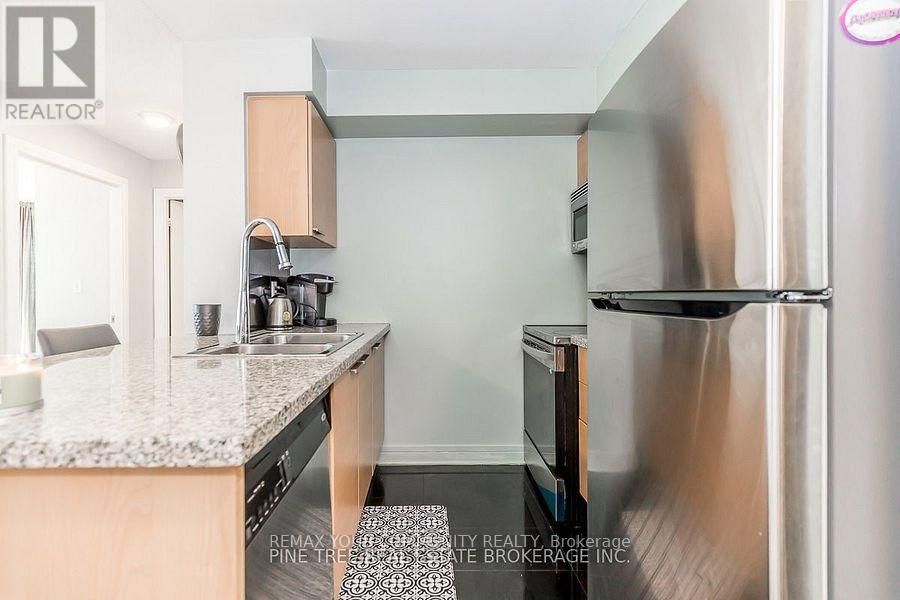 1704 - 16 HARRISON GARDEN BOULEVARD Image 10