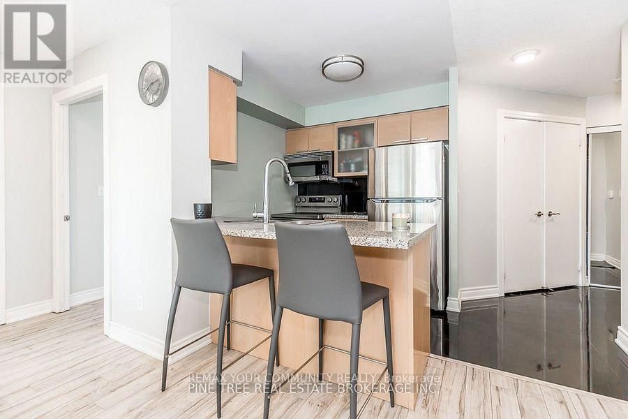 1704 - 16 HARRISON GARDEN BOULEVARD Image 12