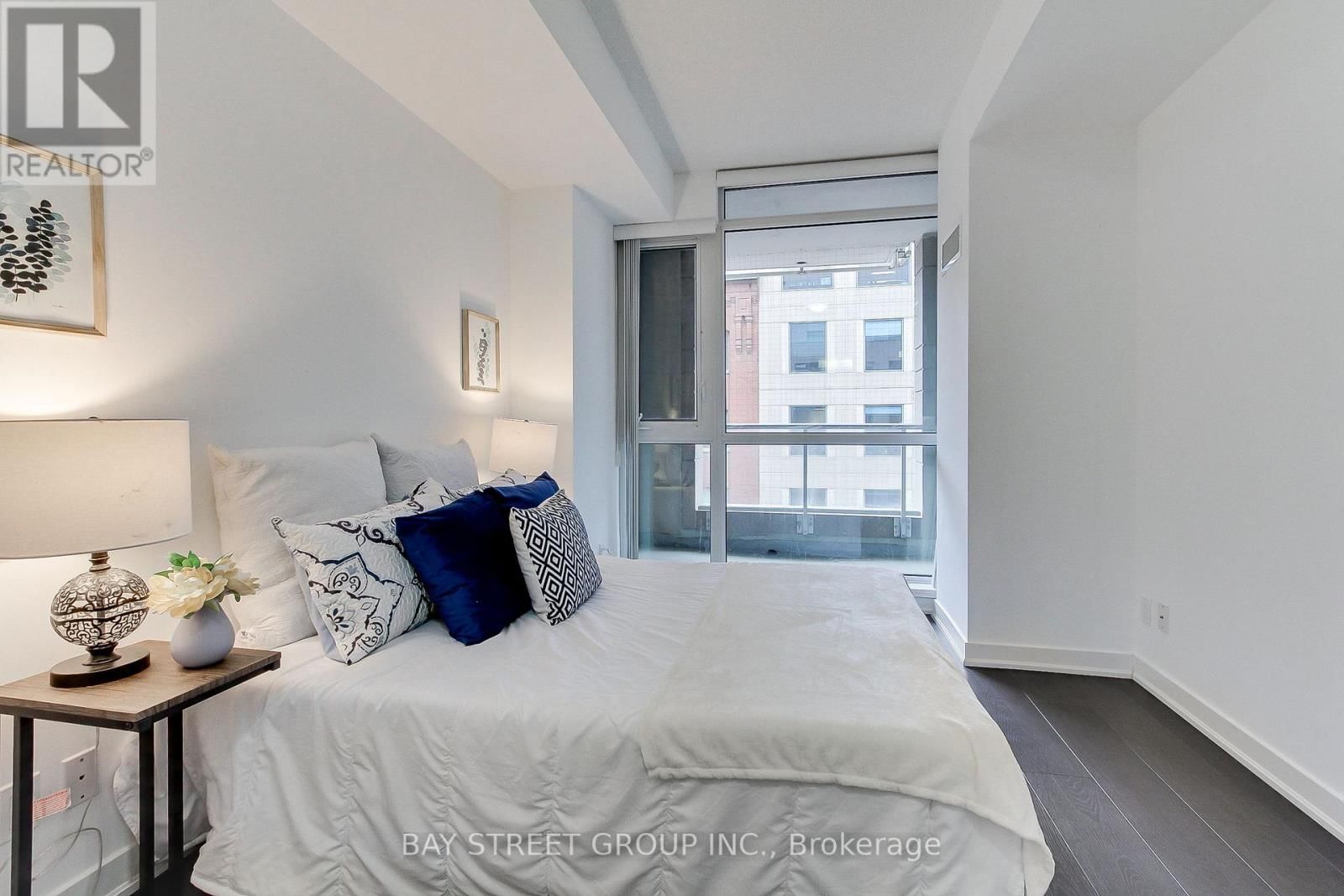 517 - 199 RICHMOND STREET Image 14