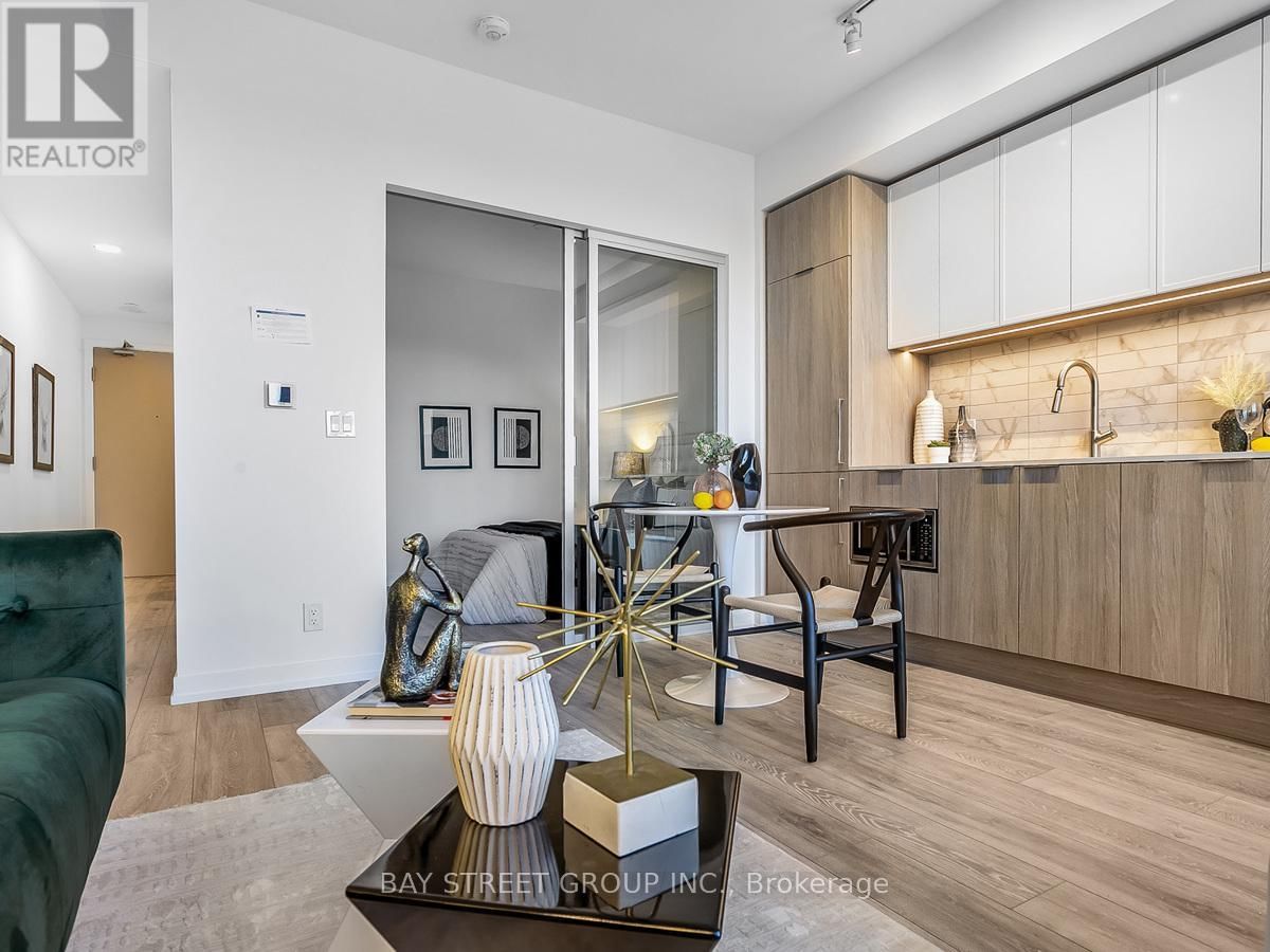 1910 - 2020 BATHURST STREET Image 6