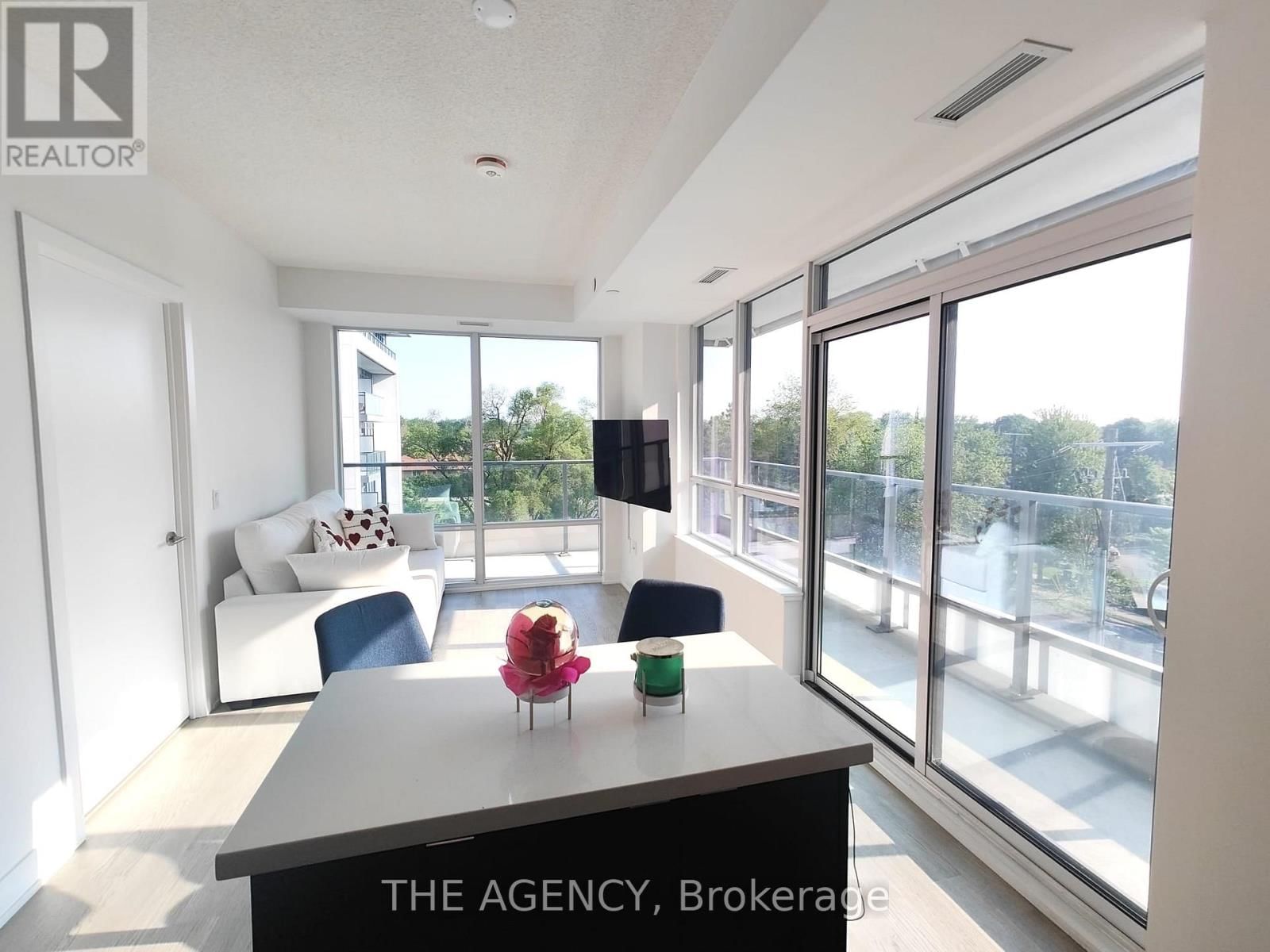 305 - 2 TEAGARDEN COURT Image 1