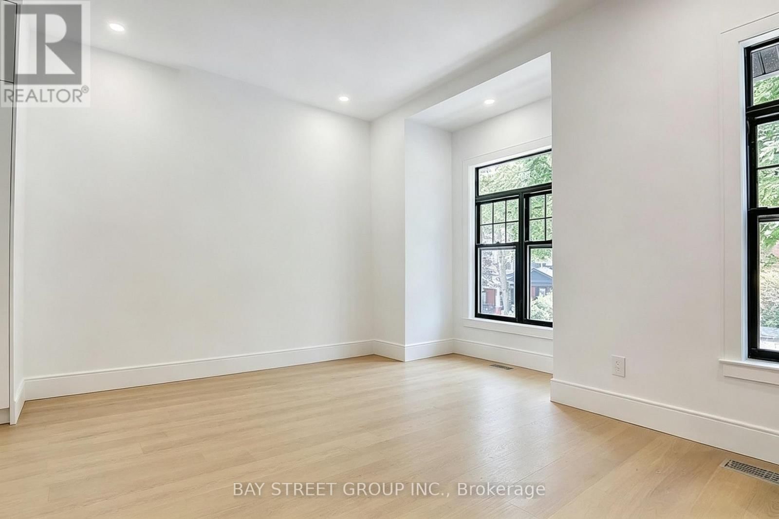 329 CLINTON STREET Image 12