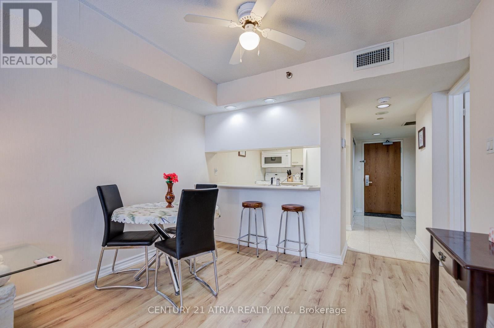 501 - 38 ELM STREET Image 22