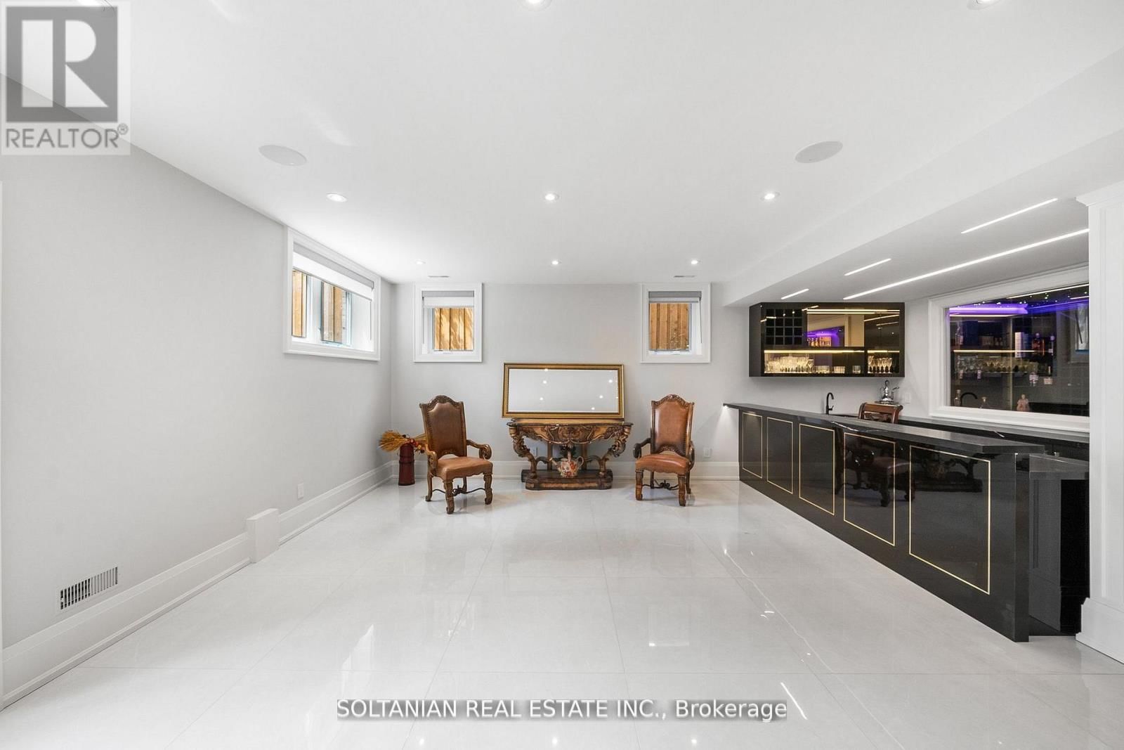 319 BETTY ANN DRIVE Image 35