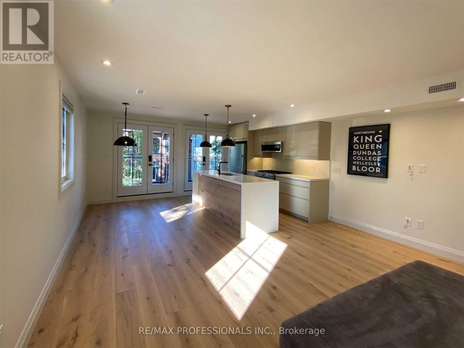 B - 41 ROLYAT STREET Image 12