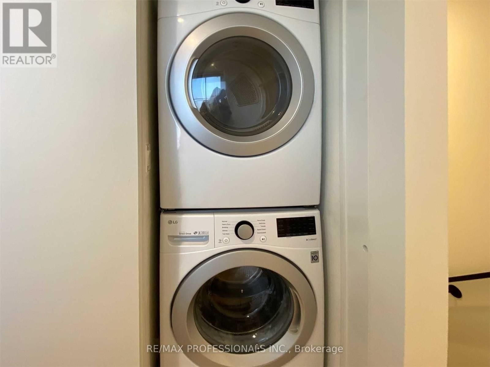 B - 41 ROLYAT STREET Image 26