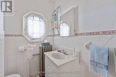 Image #1 of Commercial for Sale at Augusta, Toronto , Ontario