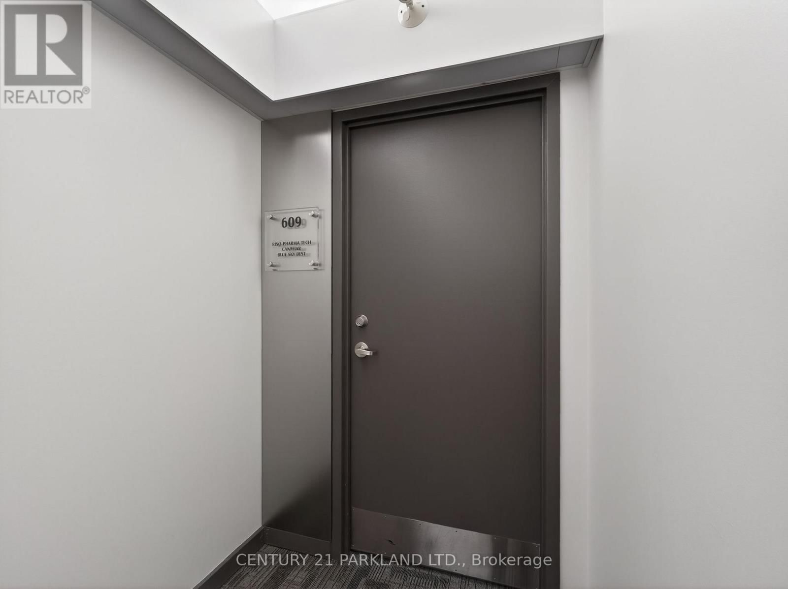 609 - 220 DUNCAN MILL ROAD Image 2