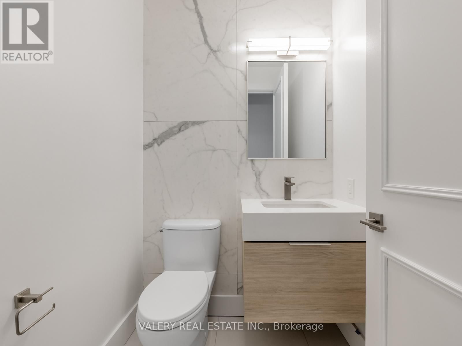 14D - 61 YORKVILLE AVENUE Image 36