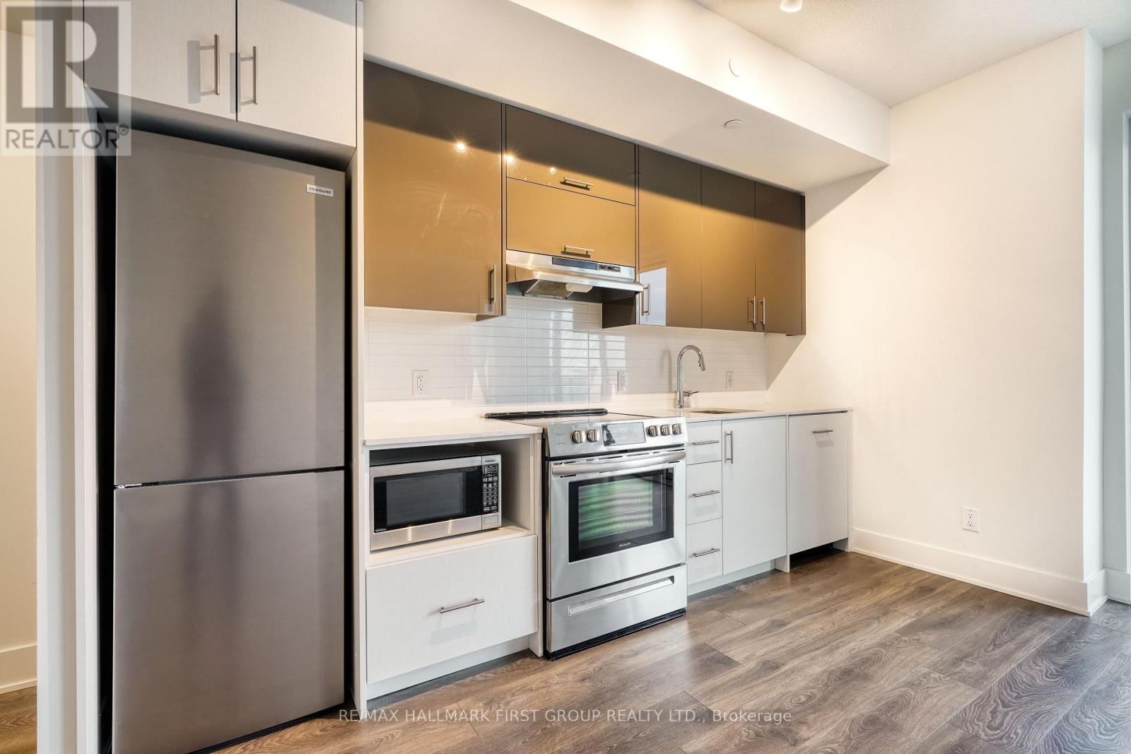 1015 - 188 FAIRVIEW MALL DRIVE Image 15