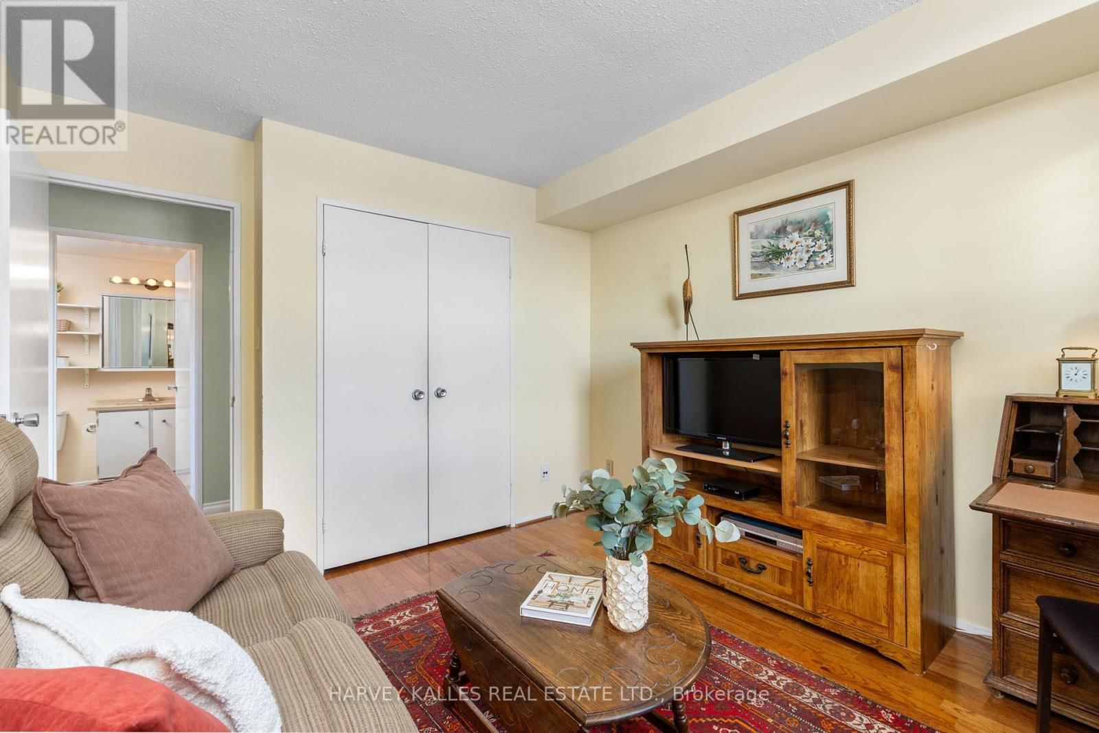 504 - 10 FASHION ROSEWAY Image 14