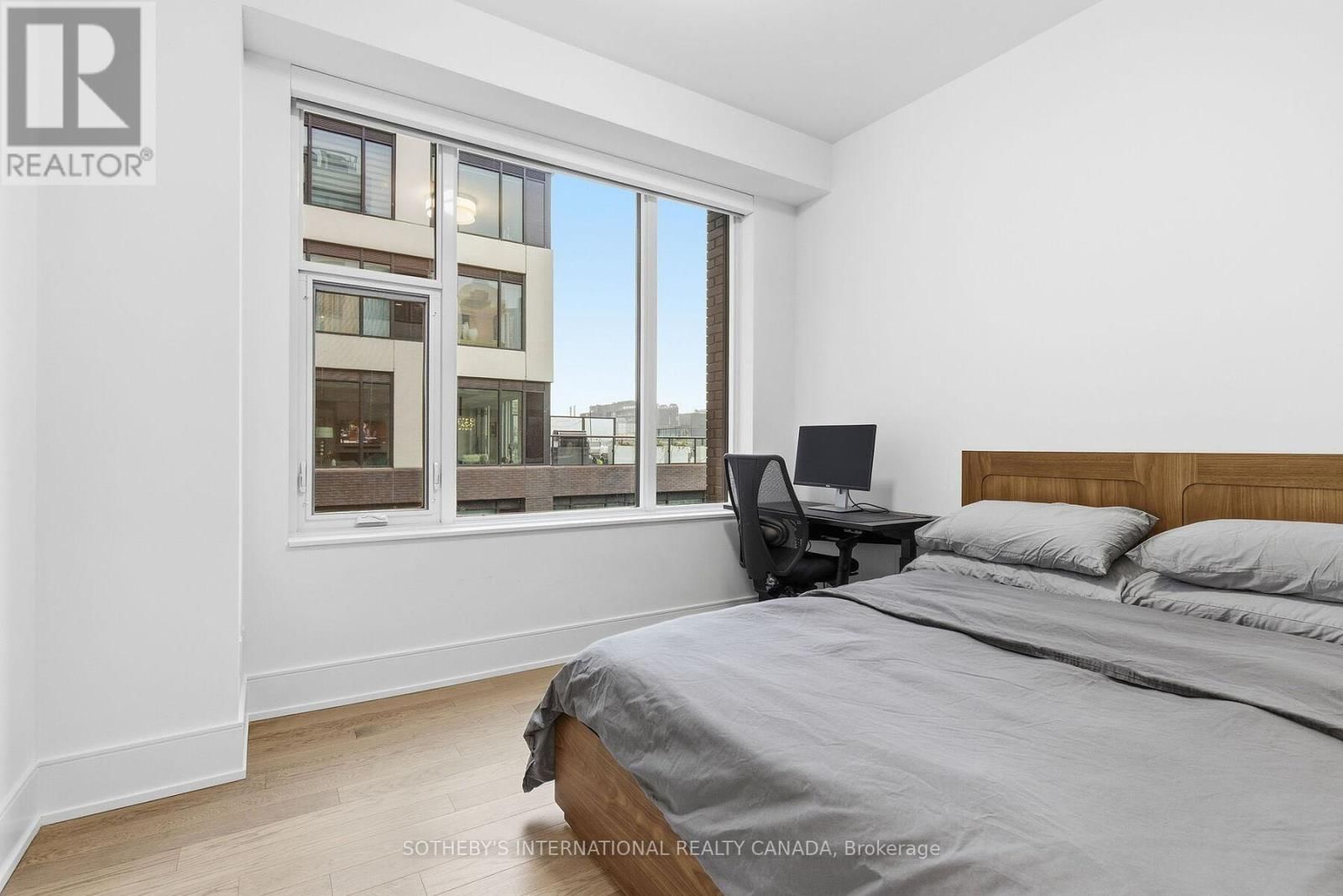 702 - 455 WELLINGTON STREET WEST Image 25