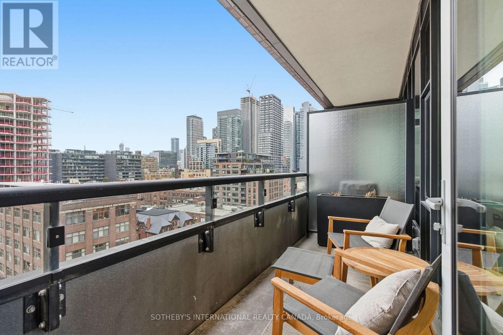 702 - 455 WELLINGTON STREET WEST Image 31