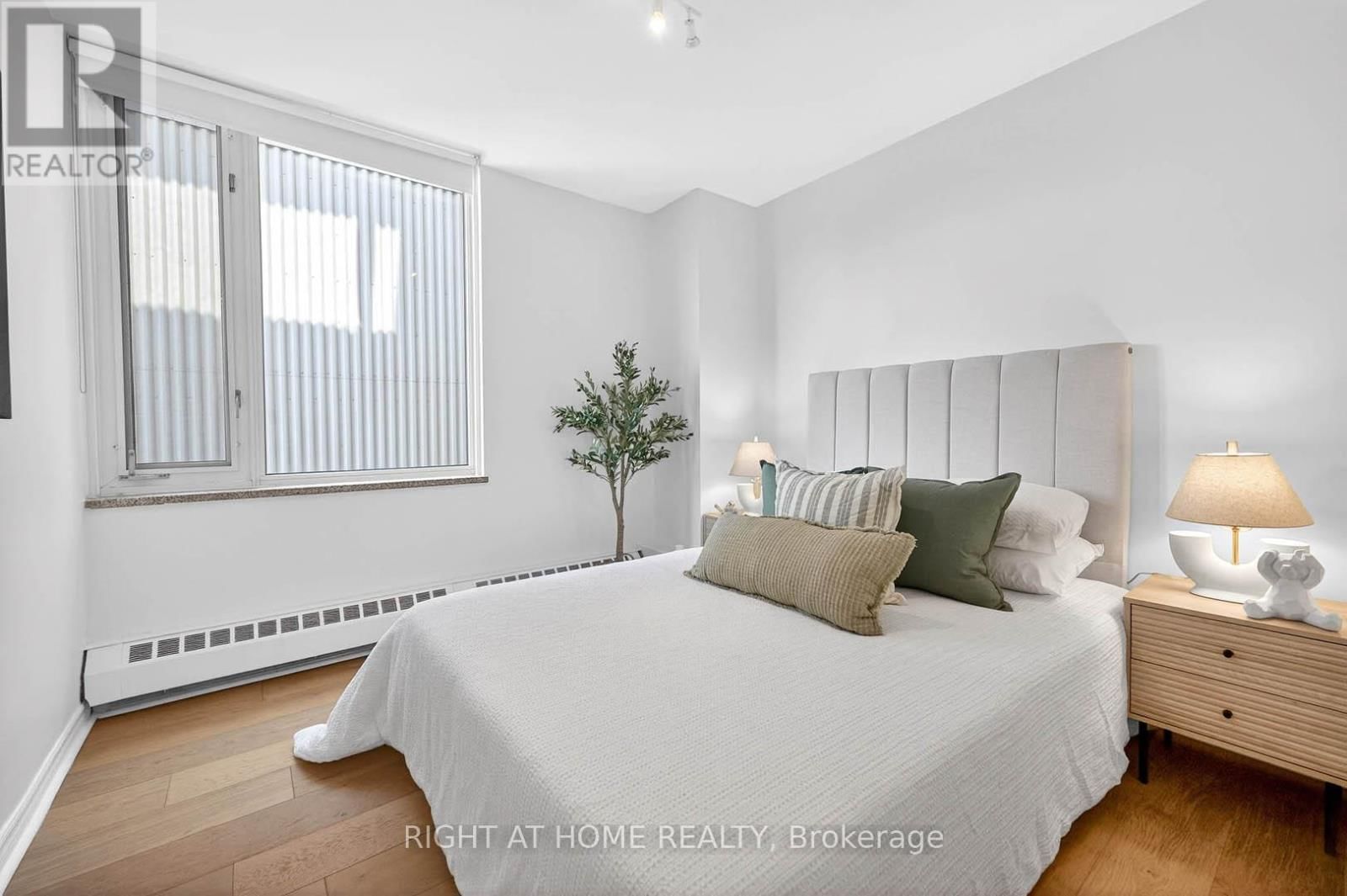 701 - 74 SPADINA ROAD Image 19