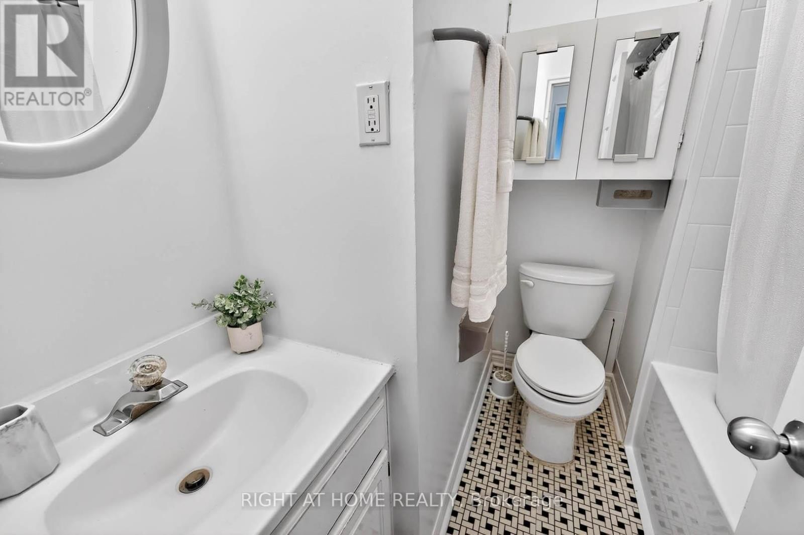 701 - 74 SPADINA ROAD Image 21