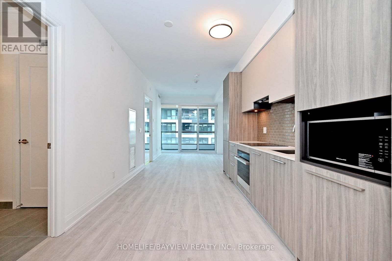 2501 - 65 BROADWAY AVENUE Image 13