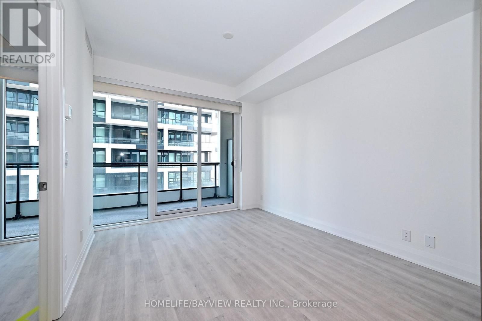 2501 - 65 BROADWAY AVENUE Image 15