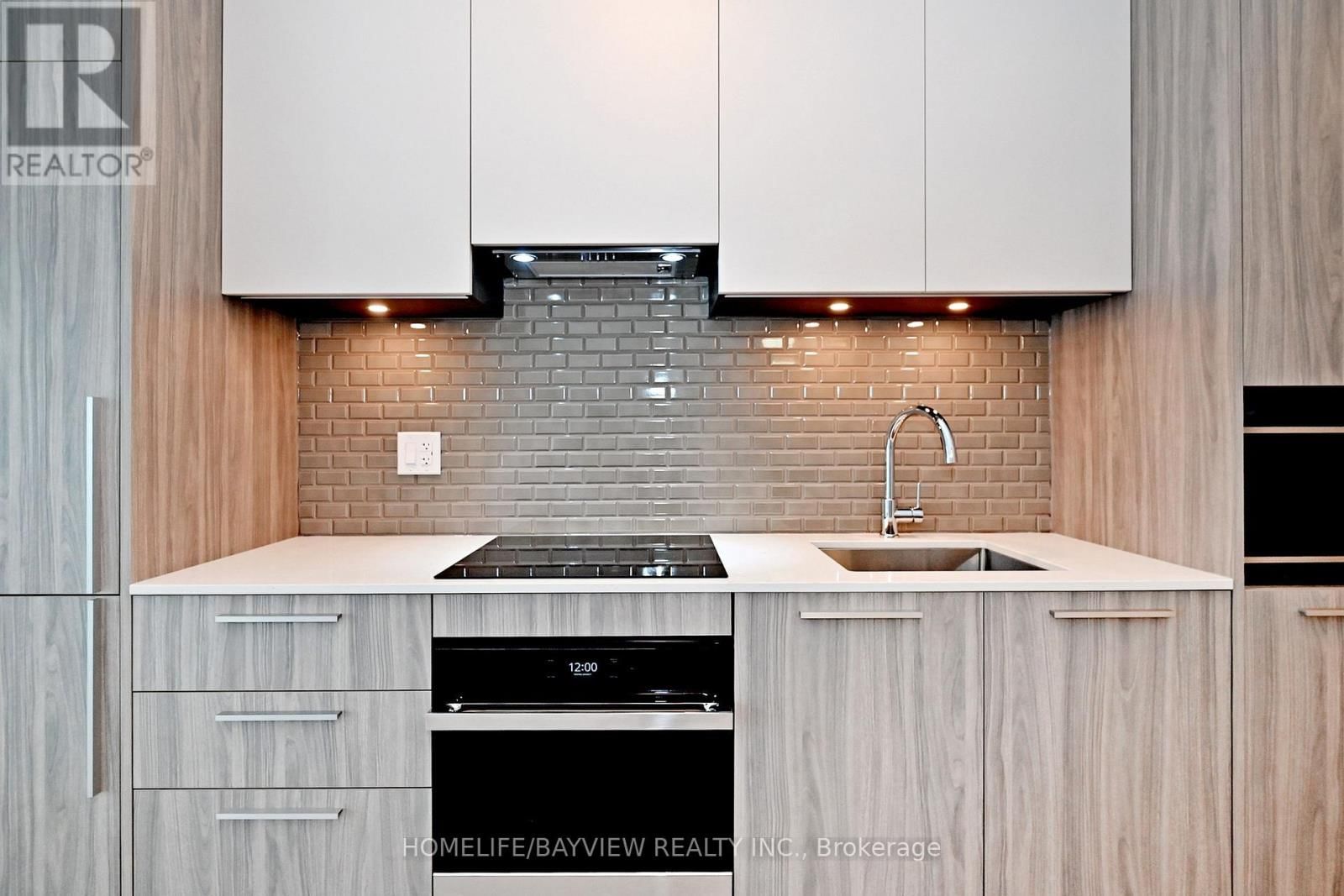 2501 - 65 BROADWAY AVENUE Image 26