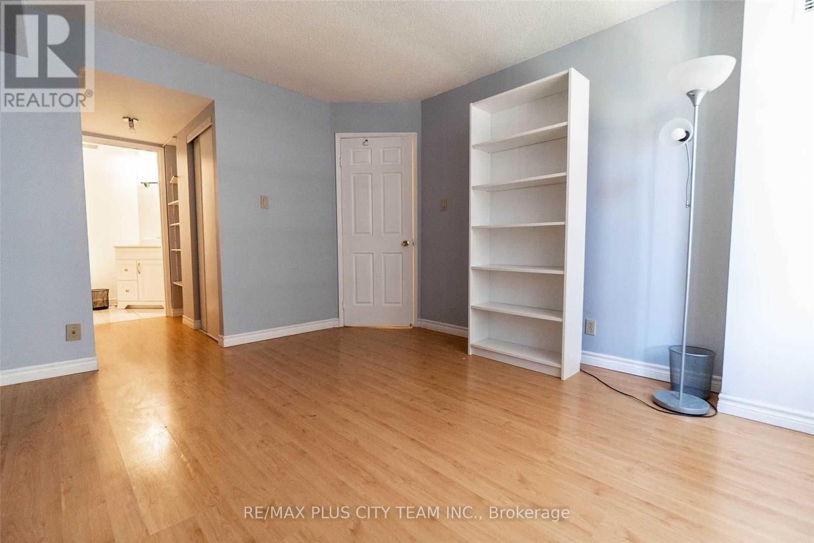 708 - 717 BAY STREET Image 18