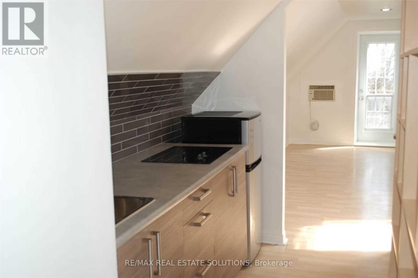 93 SPADINA ROAD Image 38