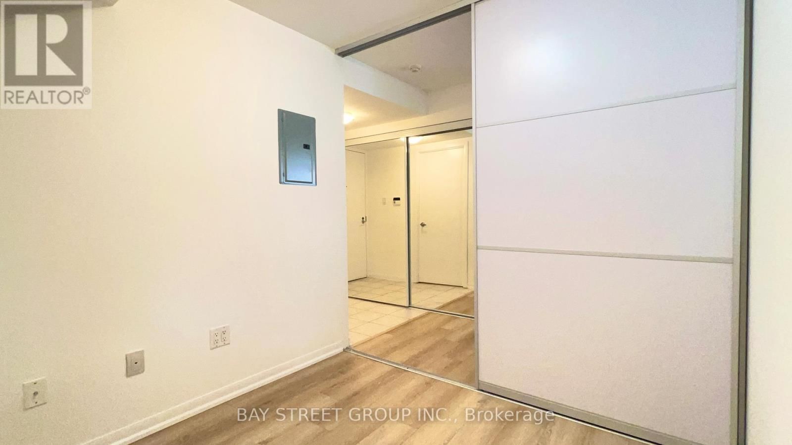 508 - 38 GRENVILLE STREET Image 15