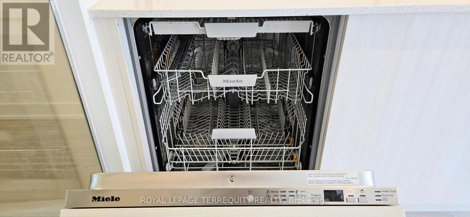 1215 - 1 QUARRINGTON LANE Image 14