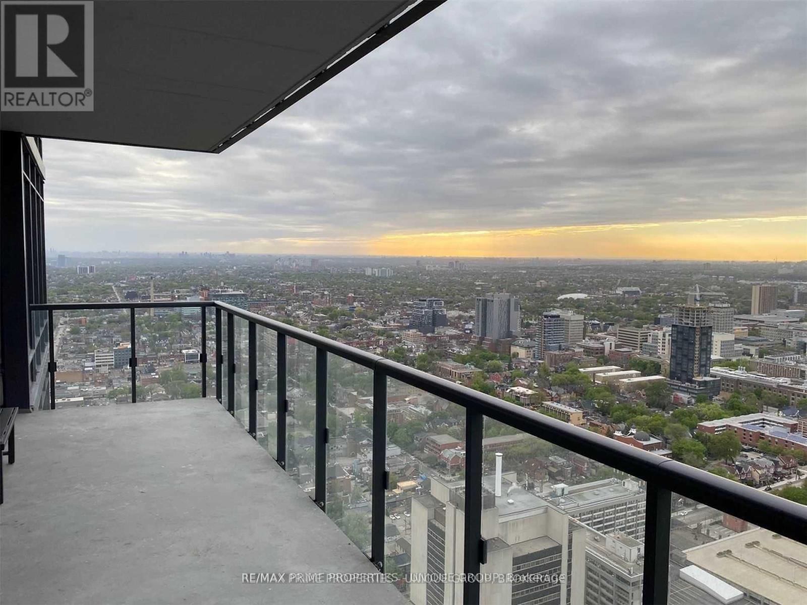 2916 - 488 UNIVERSITY AVENUE Image 23