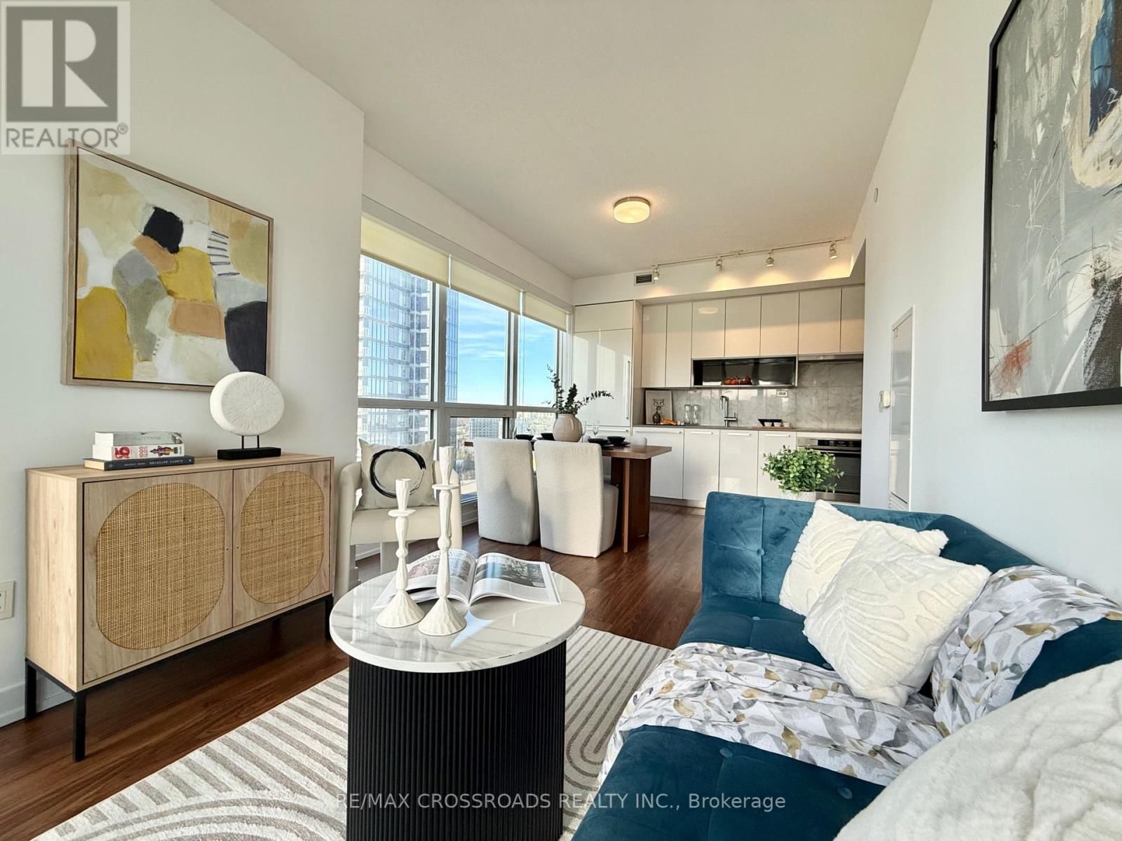 1003 - 115 MCMAHON DRIVE Image 8