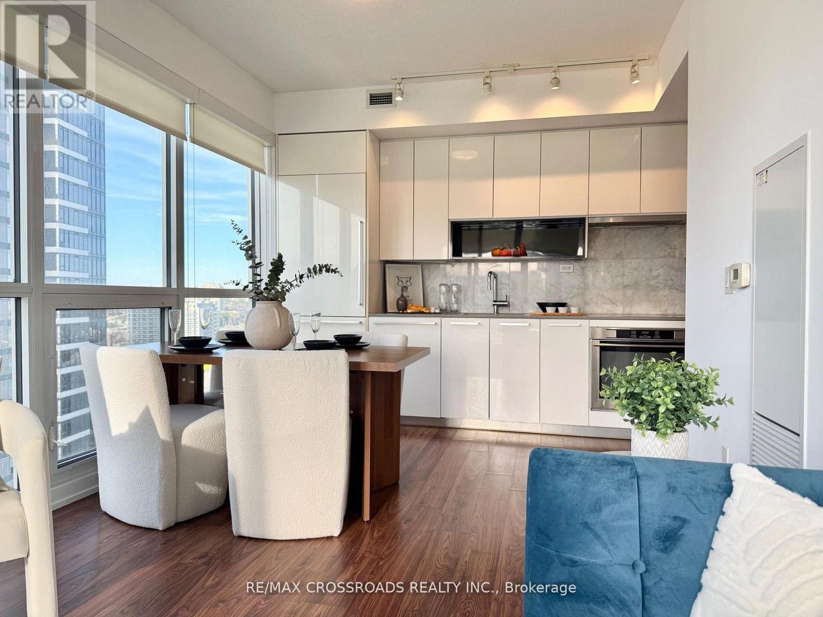 1003 - 115 MCMAHON DRIVE Image 9