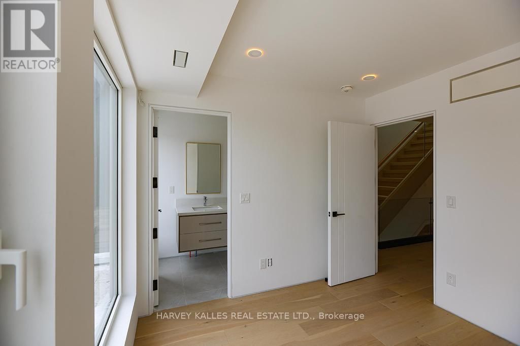 2970A BAYVIEW AVENUE Image 21