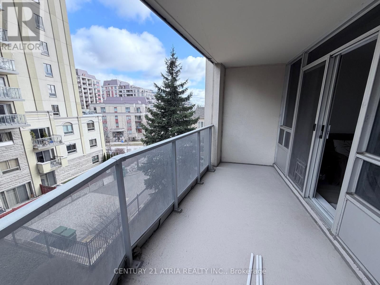 303 - 8 REAN DRIVE Image 13