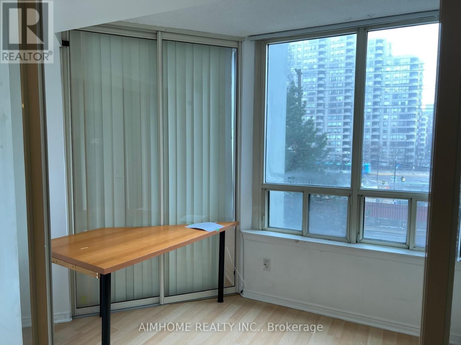 310 - 7 BISHOP AVENUE Image 13