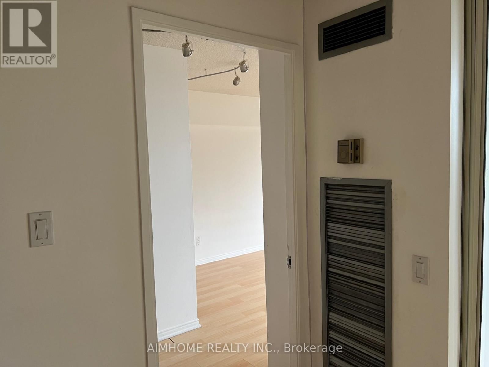 310 - 7 BISHOP AVENUE Image 14