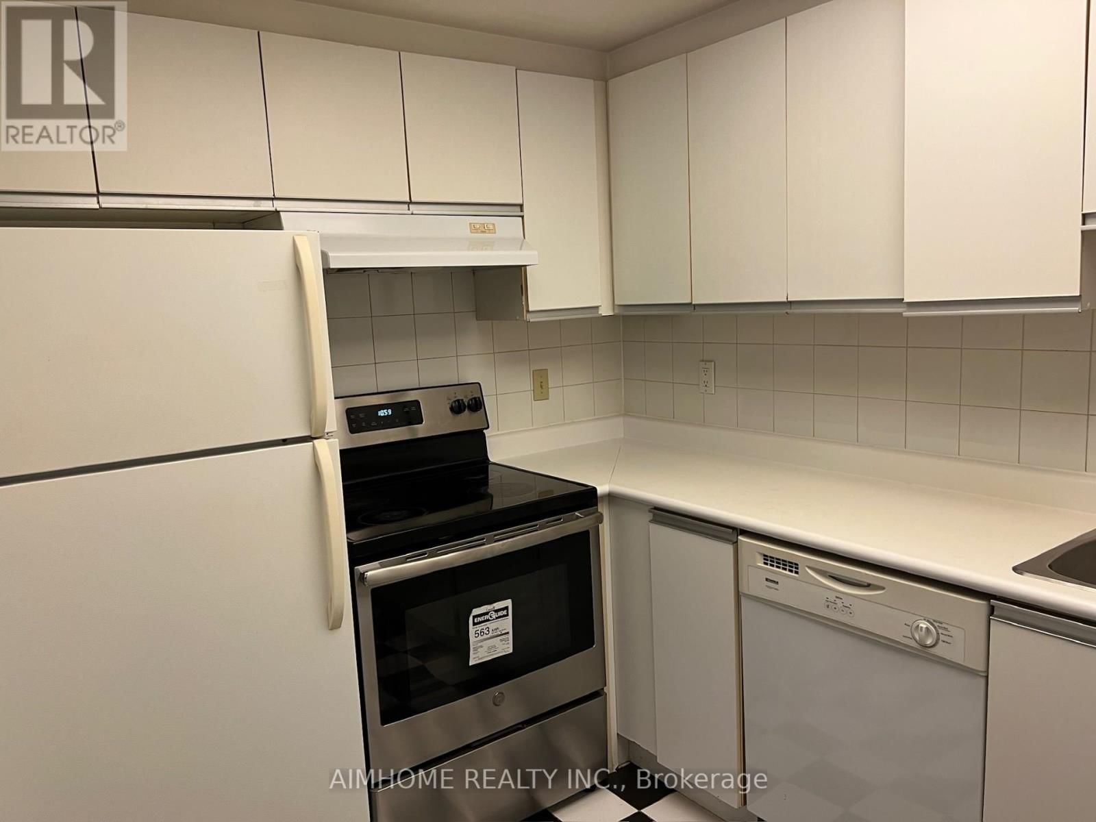 310 - 7 BISHOP AVENUE Image 16