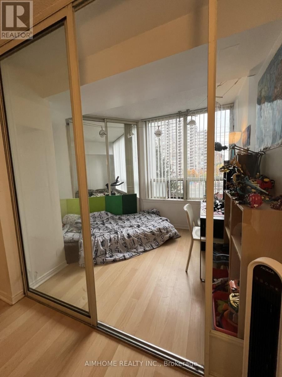 310 - 7 BISHOP AVENUE Image 25