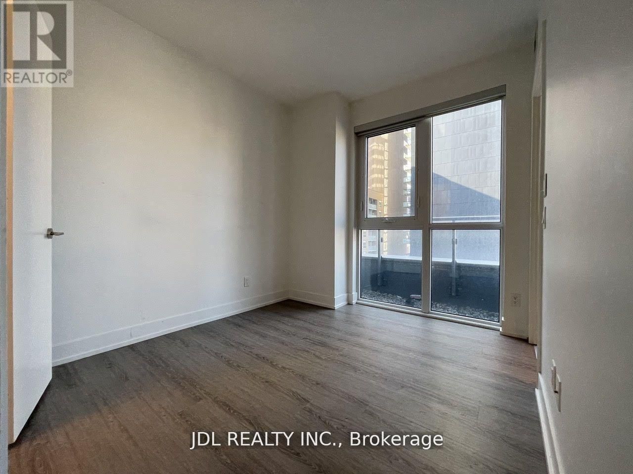 905 - 7 GRENVILLE STREET Image 16