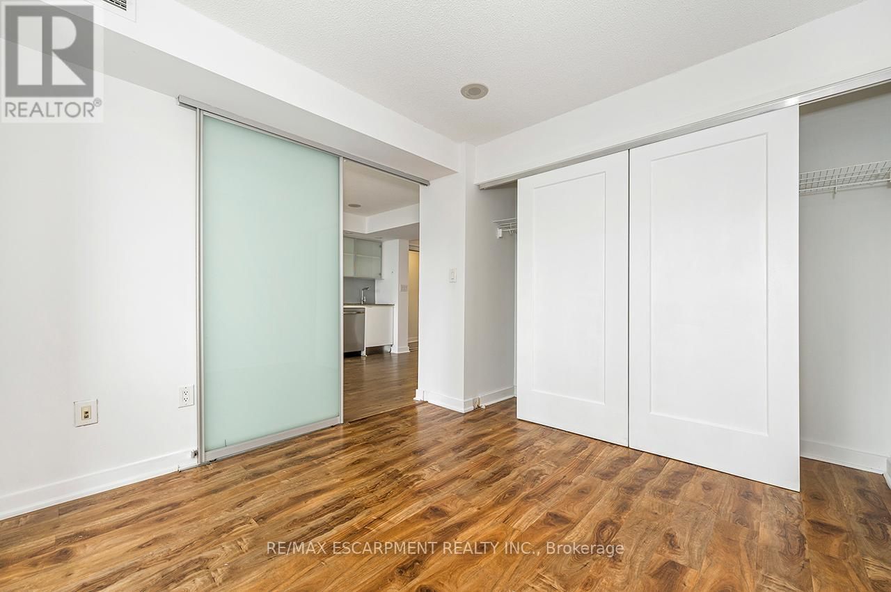 2501 - 25 TELEGRAM MEWS Image 24